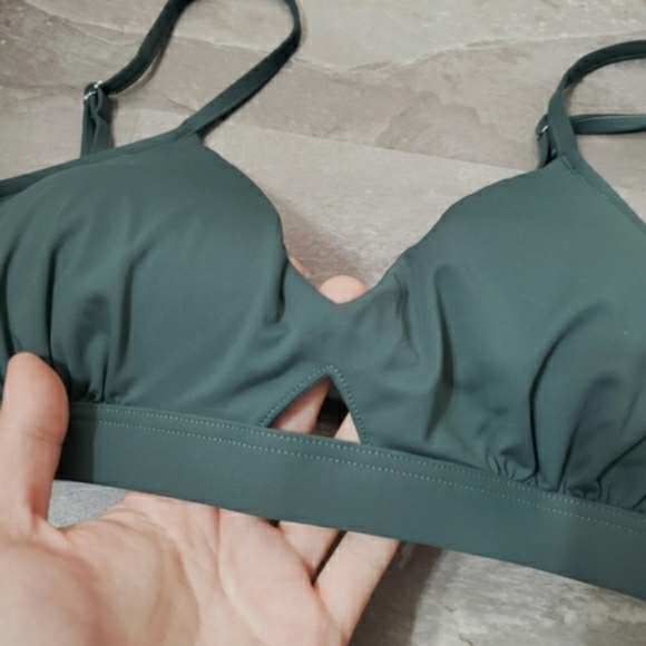 NWOT Seafolly Collective Hybrid Bralette Top Swimsuit. Green. Pads. 12US. - Picture 7 of 11